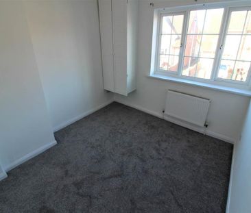 3 bedroom end of terrace house to rent - Photo 3