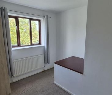 4 bedroom detached house to rent - Photo 4