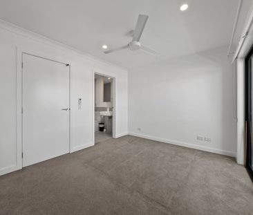 Modern 2 Bedroom Townhouse with Balcony, Backyard & Solar | Melonba... - Photo 4