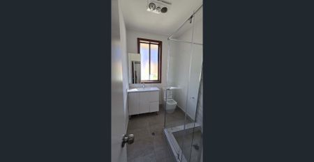 Bright & Private 2-Bedroom Home – Fully Furnished & Bills Included - Photo 5