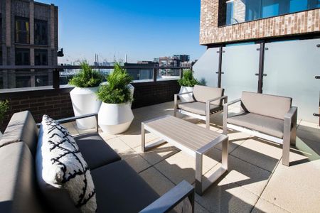 3 Bedroom Penthouse To Rent - Photo 2