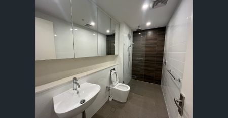 Spacious 1 Bedroom plus Study in Green Square Town Centre - Photo 3