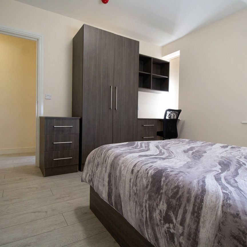 Apt 2, 31 Clarendon Road - Photo 1