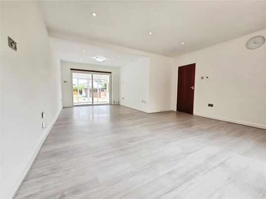 4 bedroom detached house to rent - Photo 1