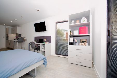 Silver Plus Studio Floor 3 - Photo 3