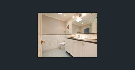 Charming 4 Bedroom Family Home - Photo 5