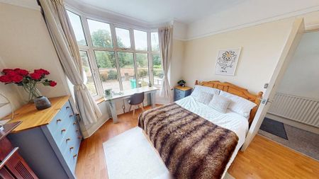 5 bedroom semi-detached house to rent - Photo 2