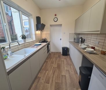 Room in a Shared House, Marlborough Grove, LS2 - Photo 2