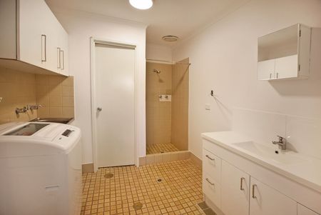 MOVE STRAIGHT IN! - Renovated 1x1 + Extras - Photo 5