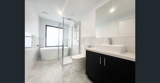 Stunning Family Home In Located In The Heart Of Gladstone Park!! - Photo 1