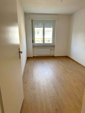 Rent a 4 ½ rooms apartment in Buchrain - Photo 2