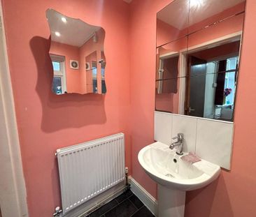 3 bedroom terraced house to rent - Photo 4