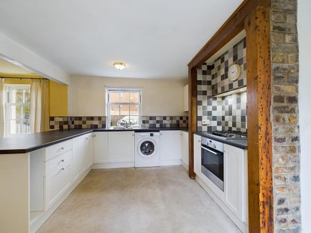 2 bedroom semi-detached house to rent - Photo 5