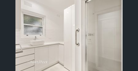 Light-Filled, Private & Perfectly Positioned Apartment - Photo 2
