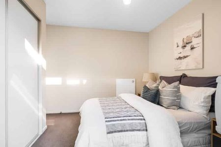 Stylish 3BR Townhouse in Sydenham - Photo 3