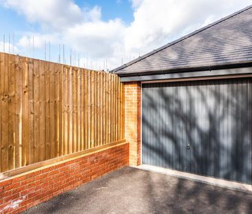 4 bedroom detached house to rent - Photo 2