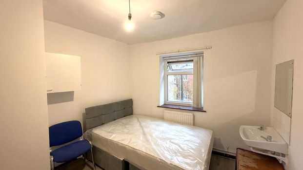 1 bedroom in a house share to rent - Photo 1