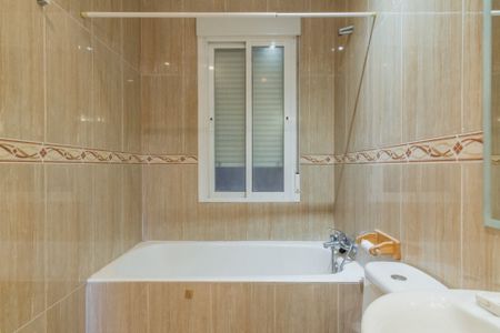 Cozy room in Camino de Vinateros street - Photo 3