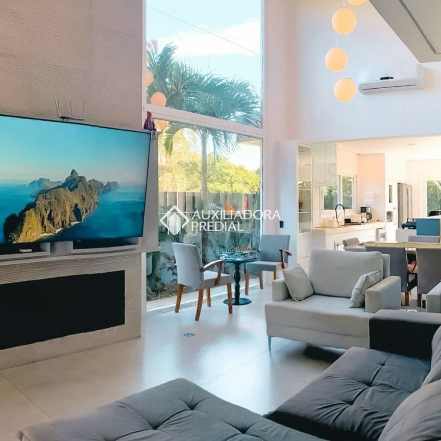 Casa em Condomínio com 3 quartos e 350m² para alugar em Grama, Garopaba. - Foto 1