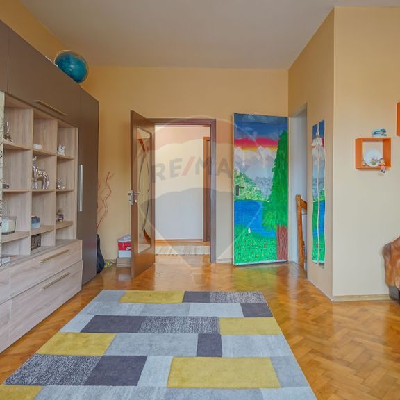 CASA DE INCHIRAT | MIHAI VITEAZUL | PANOURI SOLARE | COMI... - Fotografie 1