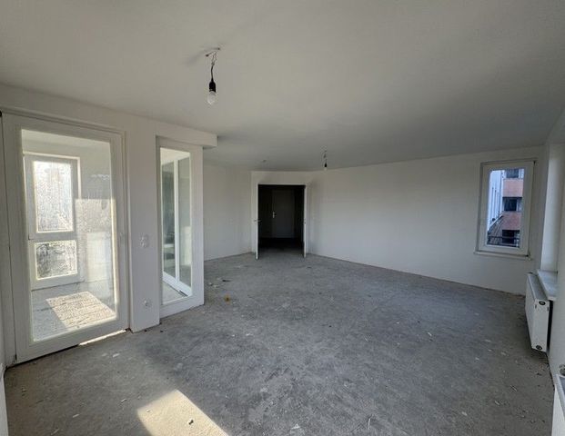 Frisch sanierte 2-Zimmer-Wohnung mit Wintergarten, Tiefgarage und Aufzug - Photo 1