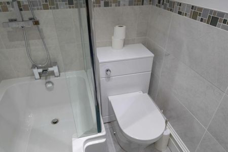 Flat 4 , 13 Wenlock Terrace - Photo 4