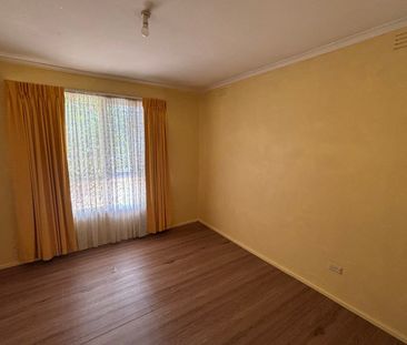 Spacious Family Home In Convenient Location: - Photo 3