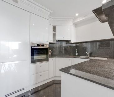 HIGH FLOOR & IMPECCABLY RENOVATED | Unfurnished - Photo 2