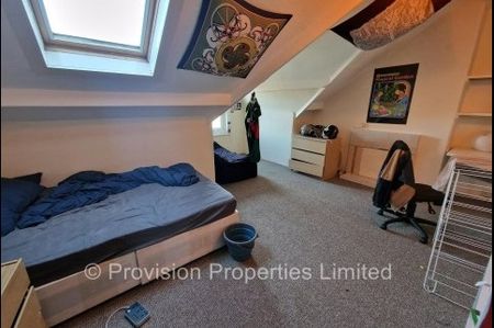 7 Bedroom House Brudenell Road - Photo 4