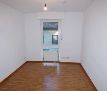 Renovierte 3-Zimmer-Wohnung mit Einbauküche in ruhiger und grüner Lage - Photo 2