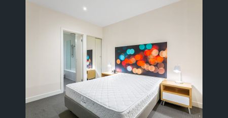 Residences 233 Collins - Furnished 2 Bedroom Apartment Rent includes gas & water - Photo 5