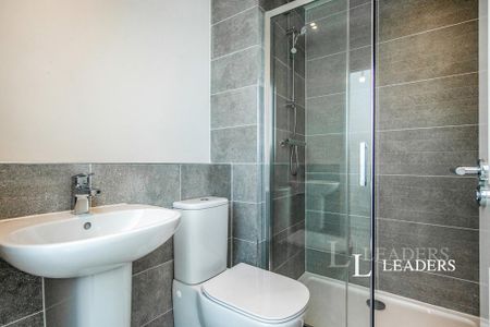 4 bedroom detached house to rent - Photo 4