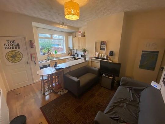 3 bedroom private hall to rent - Photo 1