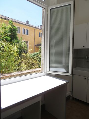 T2, Rue Fresque, Nîmes-Centre, 45m², 483€ H.C - Photo 5