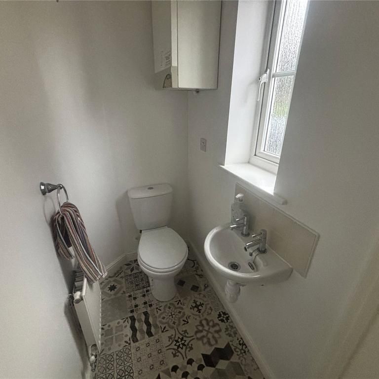 3 bedroom semi-detached house to rent - Photo 1