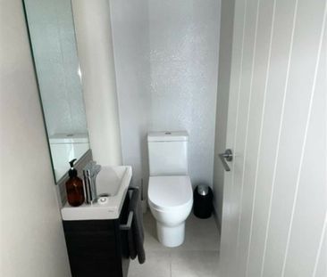 Silverdale - 4 Bedrooms - Photo 3