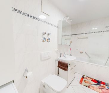 Moderne, helle Wohnung mit Einbauküche in attraktiver Lage von Laim - Photo 3