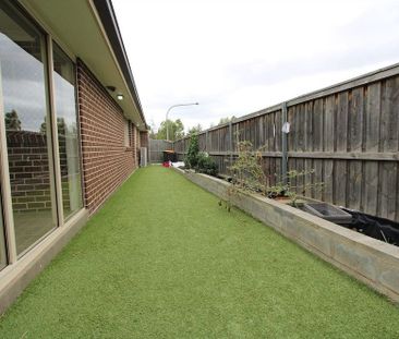 Well Maintained Family Home! - Photo 1