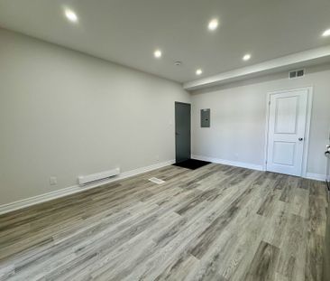 For Lease - 2007 Danforth Avenue, Toronto, Ontario - Photo 3