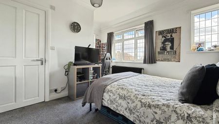 1 bedroom in a house share to rent - Photo 4