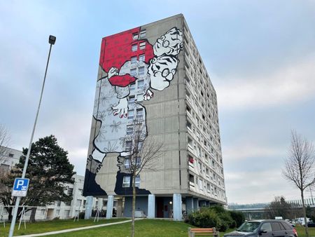 Logement rénové avec balcon. Immeuble avec ascenseurs, proche de toutes commodités. - Photo 3