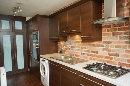 1 bedroom Flat To Let - Photo 4