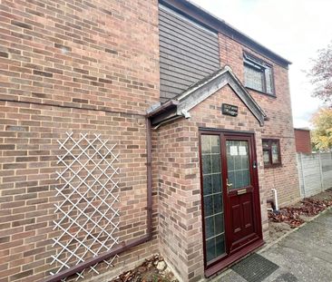 Terraced House to rent on - Photo 6