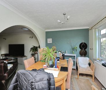 2 bedroom detached bungalow to rent - Photo 2