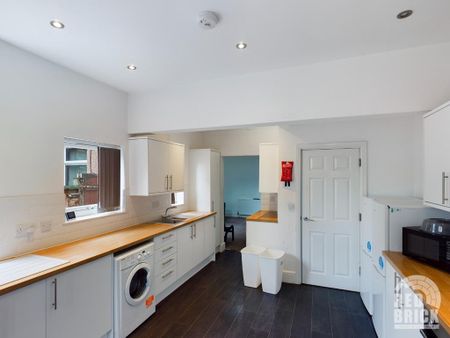 1 bedroom in a house share to rent - Photo 4