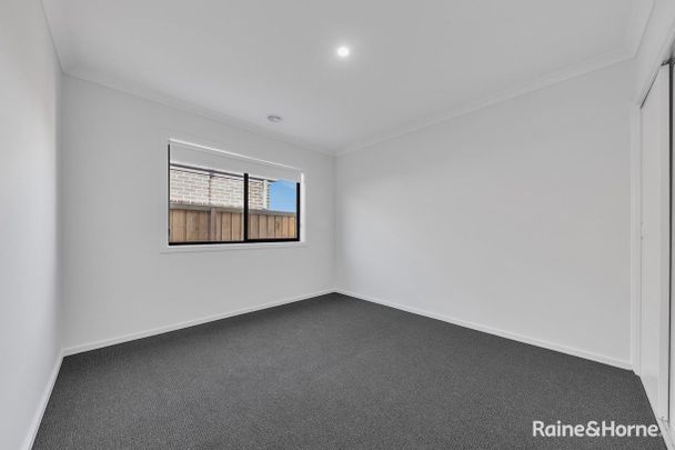 35 Leger Street, Manor Lakes, VIC 3024 - Photo 1