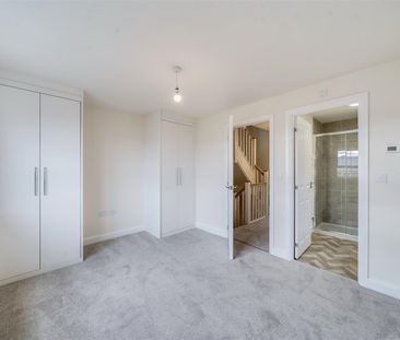 4 Bedroom House - End Terrace - Photo 3