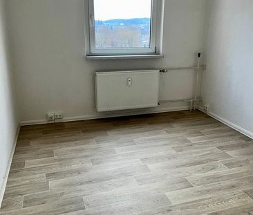 Helle 4-Raum-Wohnung mit zwei Balkonen und saniertem Bad im 4. OG - Photo 3
