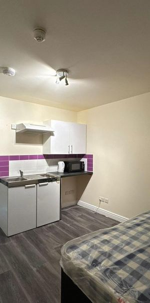 Studio to rent - Photo 1