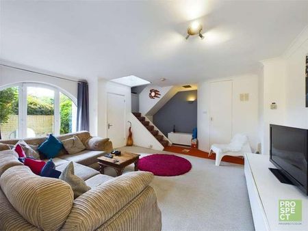 Apex Drive, Frimley, Camberley, Surrey, GU16 - Photo 3